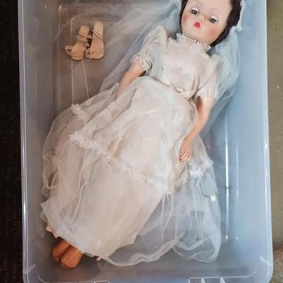 BEAUTIFUL VINTAGE BRIDE DOLL
