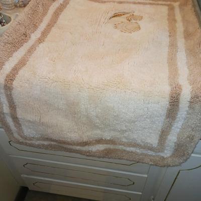 NEW SHOWER CURTAIN, SEA SHELLS, TOWEL SET AND MORE