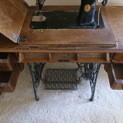 ANTIQUE SINGER TREADLE SEWING MACHINE IN A CABINET