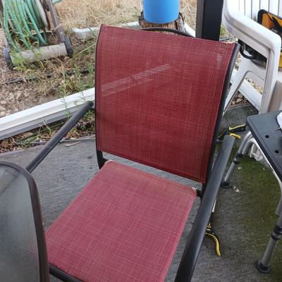 HAMPTON BAY PATIO TABLE WITH 4 CHAIRS