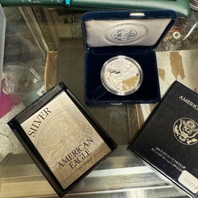 1999 AMERICAN EAGLE 1 Oz .999 Silver papers and box included