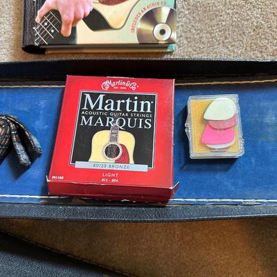 YAMAHA G - 100A ACOUSTIC GUITAR WITH EXTRAS