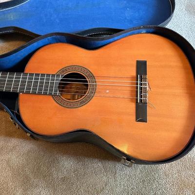 YAMAHA G - 100A ACOUSTIC GUITAR WITH EXTRAS