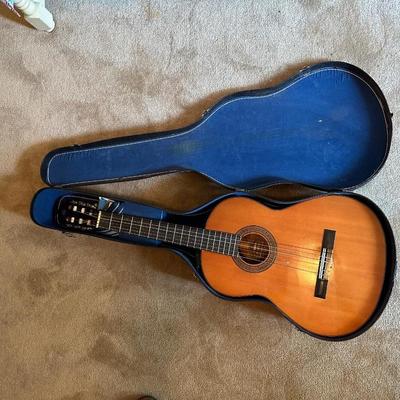 YAMAHA G - 100A ACOUSTIC GUITAR WITH EXTRAS