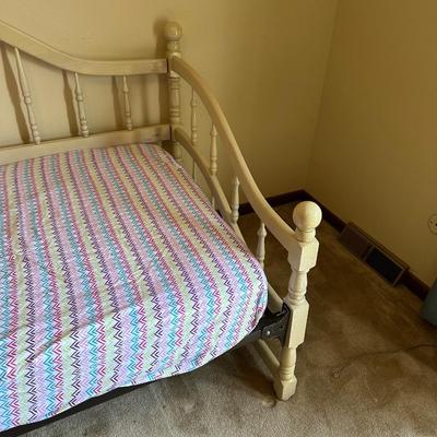 TRUNDLE TWIN SIZE DAYBED