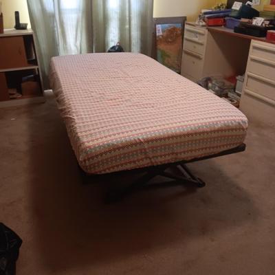 TRUNDLE TWIN SIZE DAYBED