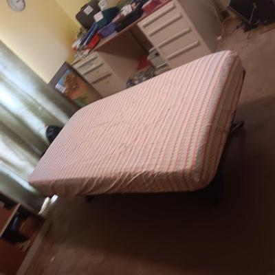 TRUNDLE TWIN SIZE DAYBED