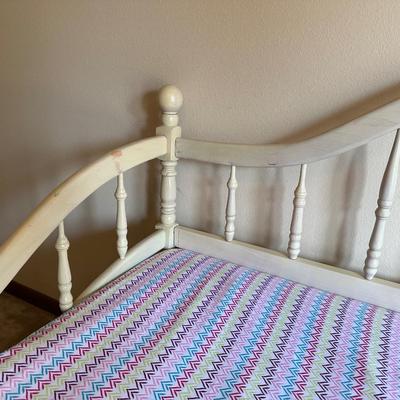 TRUNDLE TWIN SIZE DAYBED