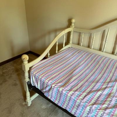TRUNDLE TWIN SIZE DAYBED