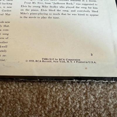 2 ELVIS PRESLEY RECORD ALBUMS