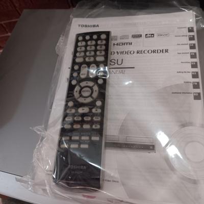 TOSHIBA HI-FI VCR & DVD VIDEO RECORDER/PLAYER W/REMOTE