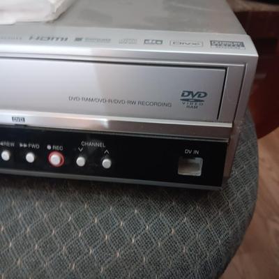 TOSHIBA HI-FI VCR & DVD VIDEO RECORDER/PLAYER W/REMOTE