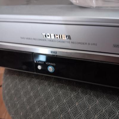 TOSHIBA HI-FI VCR & DVD VIDEO RECORDER/PLAYER W/REMOTE