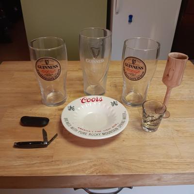 GUINNESS GLASSES, COORS ASHTRAY, SABRE POCKET KNIFE AND SHOT GLASS