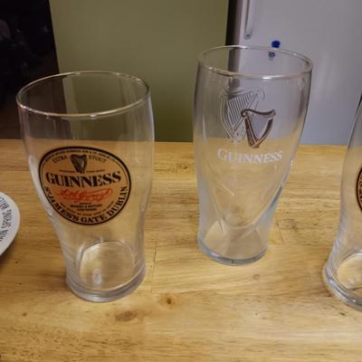 GUINNESS GLASSES, COORS ASHTRAY, SABRE POCKET KNIFE AND SHOT GLASS