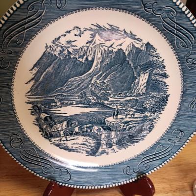 CURRIER & IVES PLATTER, 7 FLORAL GLASSES AND A RELISH TRAY