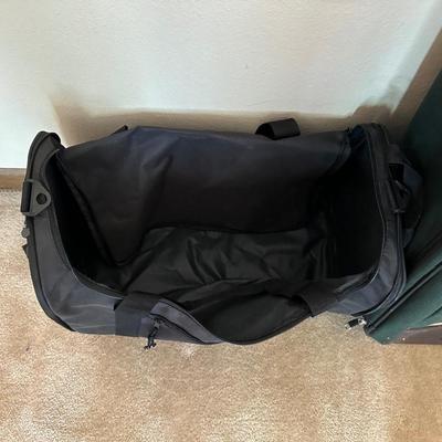 3 PIECES OF LUGGAGE/CARRY ONS