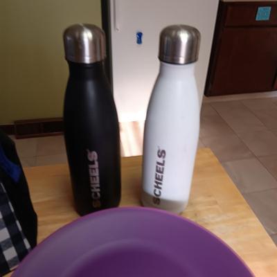 COLORFUL PLASTIC PLATES, SCHEELS WATER BOTTLES, LUNCH BAG & 2 A&W MUGS