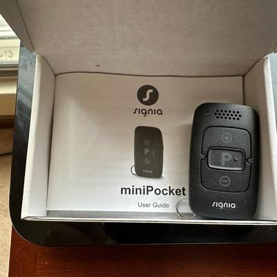SIGNIA MINI POCKET AND A HP LAPTOP