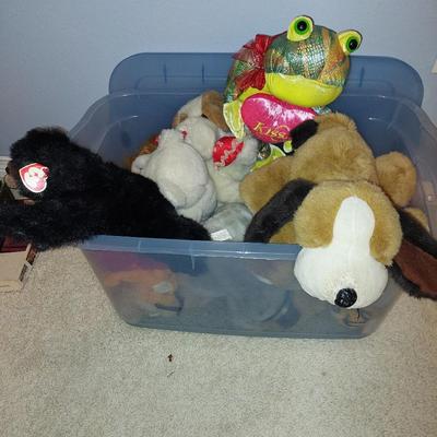Stuffed animals lot
