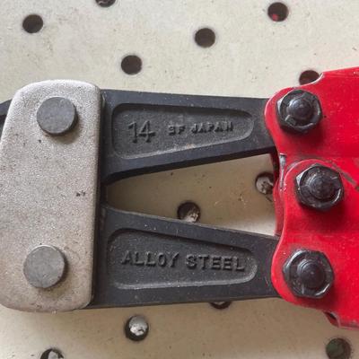 Bolt cutters