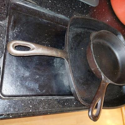 3 pieces of cast iron cookware