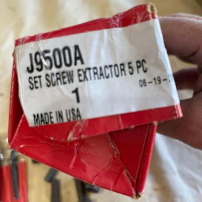 Screw extractors