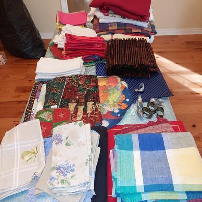 Napkins, tablecloths and runners lot