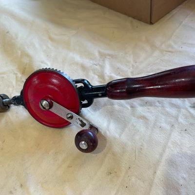 Hand crank drill