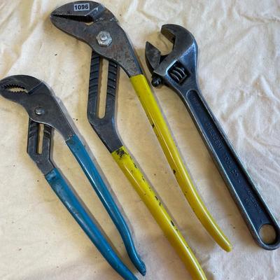 Adjustable wrench