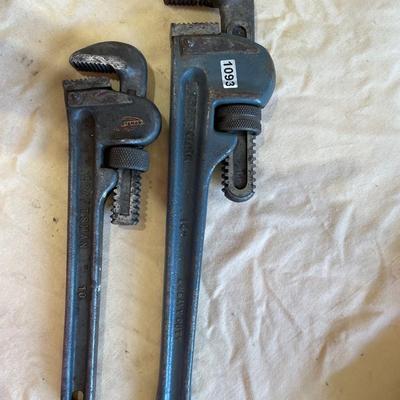 Pipe wrenches