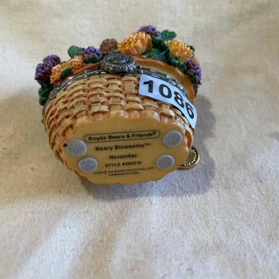 Boyd’s bear-September trinket box