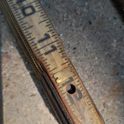 Collection of vintage folding rulers - Utility rule most with brass hinges