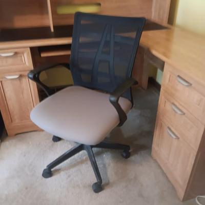 L-SHAPED COMPUTER DESK WITH HUTCH PLUS A DESK CHAIR