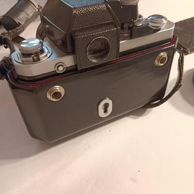 vintage Nikon 35mm camera with a BUNCH of accessories and carry case