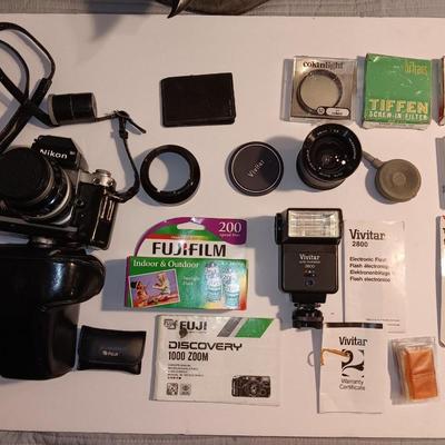 vintage Nikon 35mm camera with a BUNCH of accessories and carry case