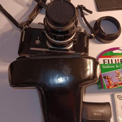 vintage Nikon 35mm camera with a BUNCH of accessories and carry case