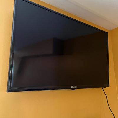 42” Hisense Roku Smart TV w Remote