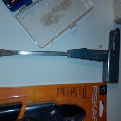 Brand new Fiskars brand cutters - vintage Farmers-coop screwdriver and more