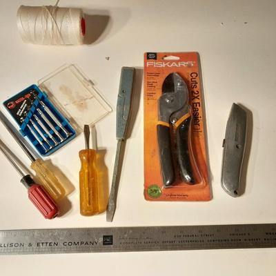 Brand new Fiskars brand cutters - vintage Farmers-coop screwdriver and more