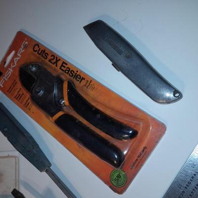 Brand new Fiskars brand cutters - vintage Farmers-coop screwdriver and more