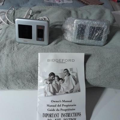 Nice Queen-sized dual control Biddeford electric blanket