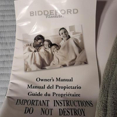 Nice Queen-sized dual control Biddeford electric blanket