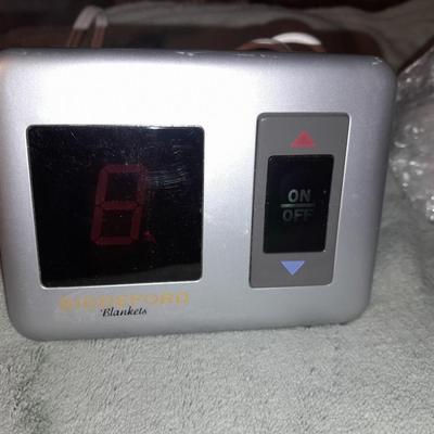 Nice Queen-sized dual control Biddeford electric blanket