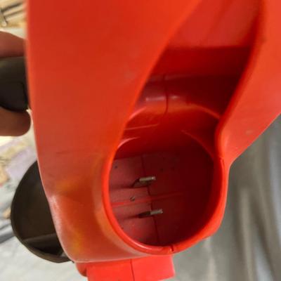 Electric hedge trimmer