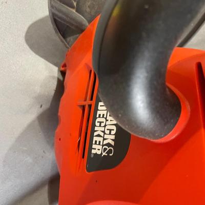 Electric hedge trimmer