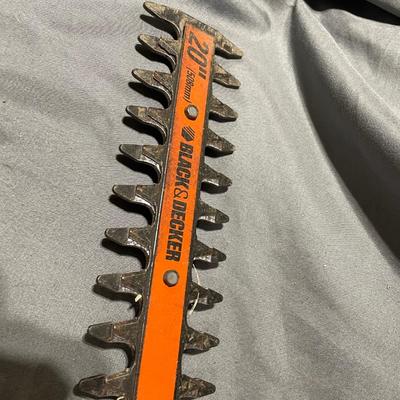 Electric hedge trimmer