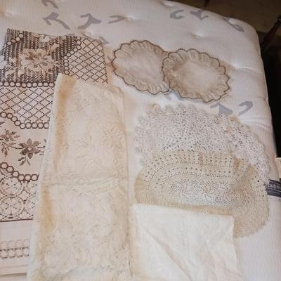 LACE TABLECLOTHS AND DOILIES