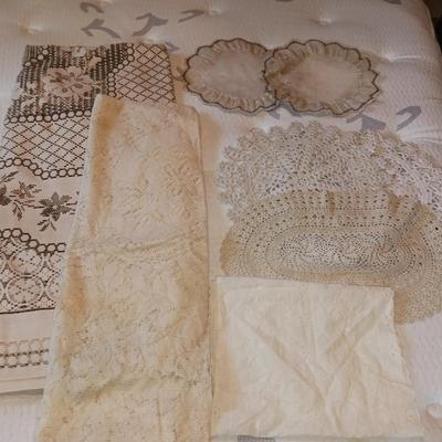 LACE TABLECLOTHS AND DOILIES