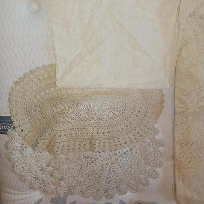LACE TABLECLOTHS AND DOILIES